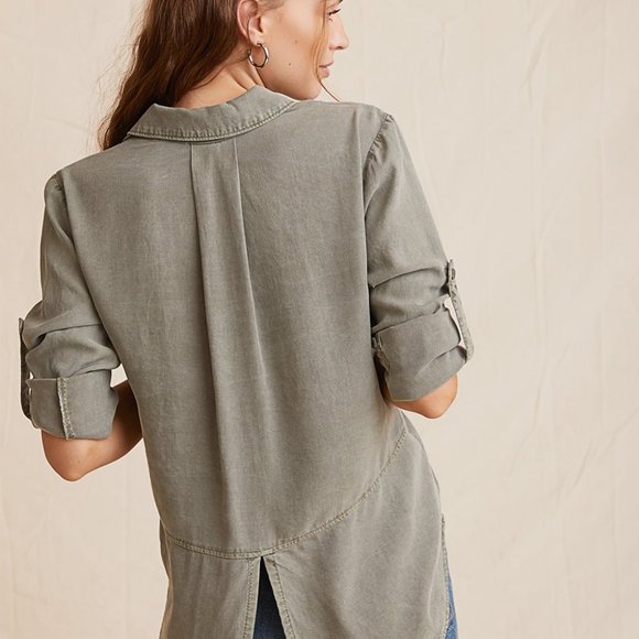 NWOT Bella Dahl Split Back Button Down - Picture 3 of 6